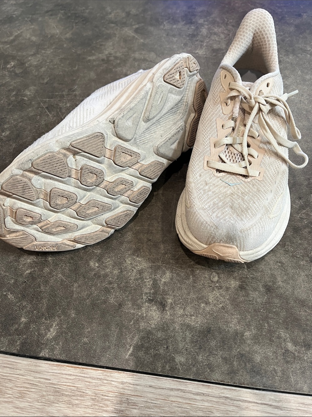 Hoka - Picture 3 of 3